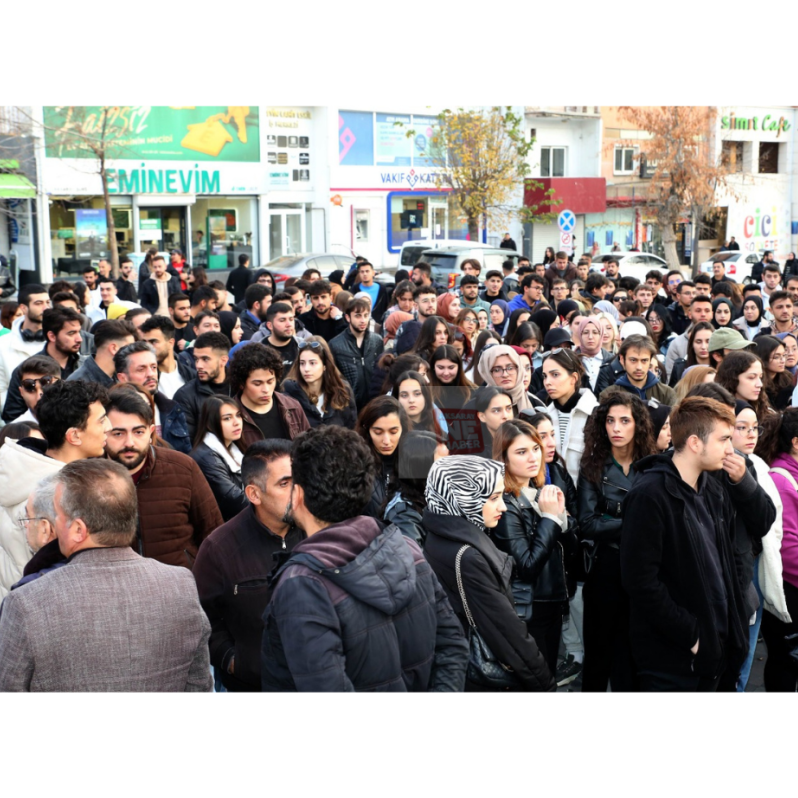 Aksaray'da öğrenciler kazada hayatını kaybeden Mine için toplandı #1