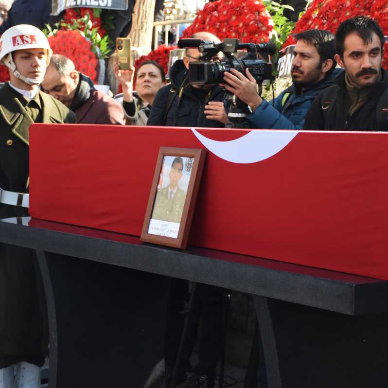 Şehidimiz Gökhan Delen dualarla son yolculuğuna uğurlandı #12