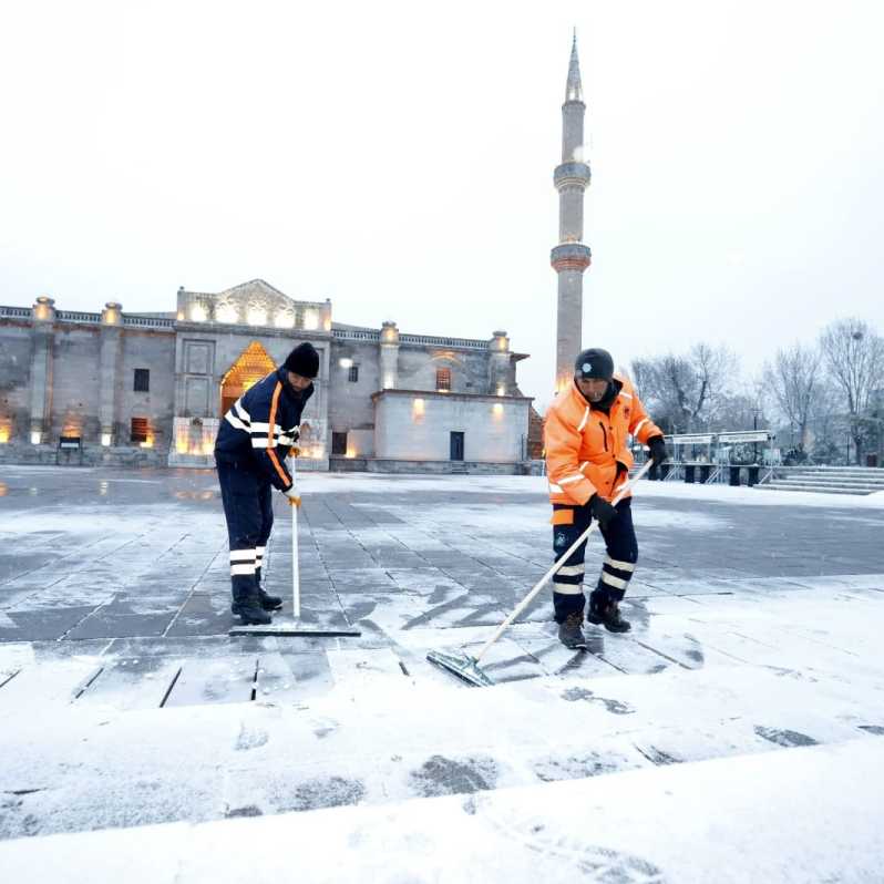 Aksaray'da Belediyesi karla mücadele çalışmalarına başladı #2