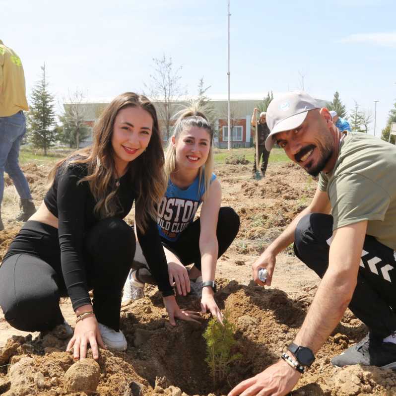 Aksaray Üniversitesi'nde fidanlar toprakla buluştu #2