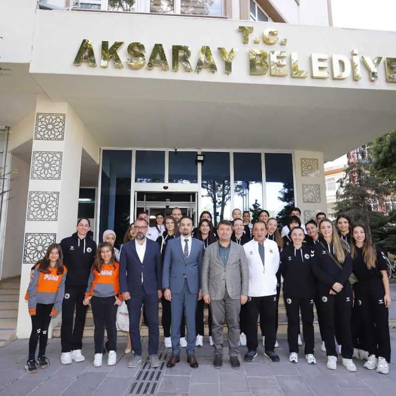 KUZEYBORU KADIN VOLEYBOL TAKIMI,BAŞKAN DİNÇER'İ ZİYARET ETTİ #1