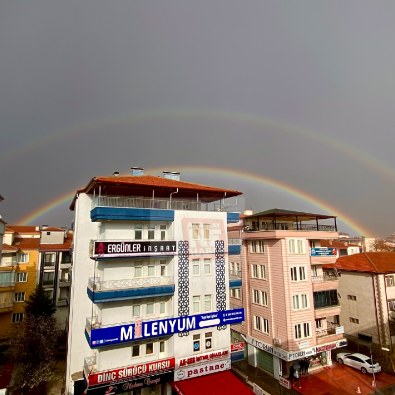 Aksaray'da gökkuşağı renkli görüntüler oluşturdu #2