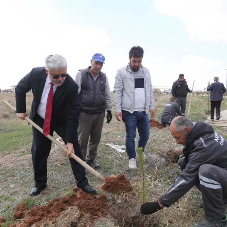 Depremde hayatını kaybeden ASÜ'lüler anısına fidan dikildi #3