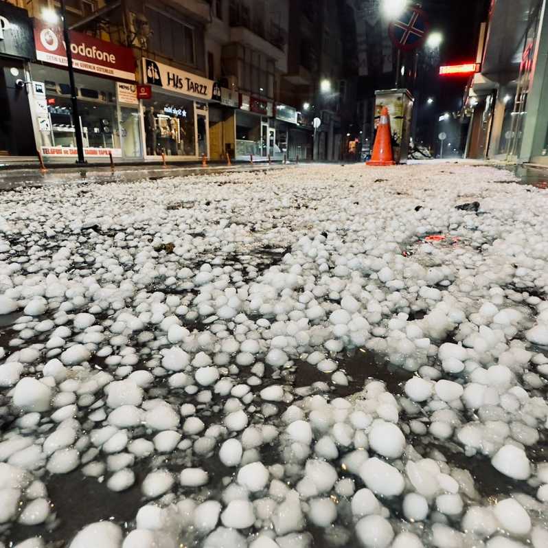 Aksaray’da dolu yağışı yıktı geçti ! #1