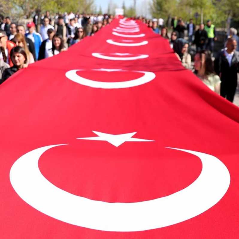 2023 genç 3 bin metrekarelik Türk bayrağı açtı #2