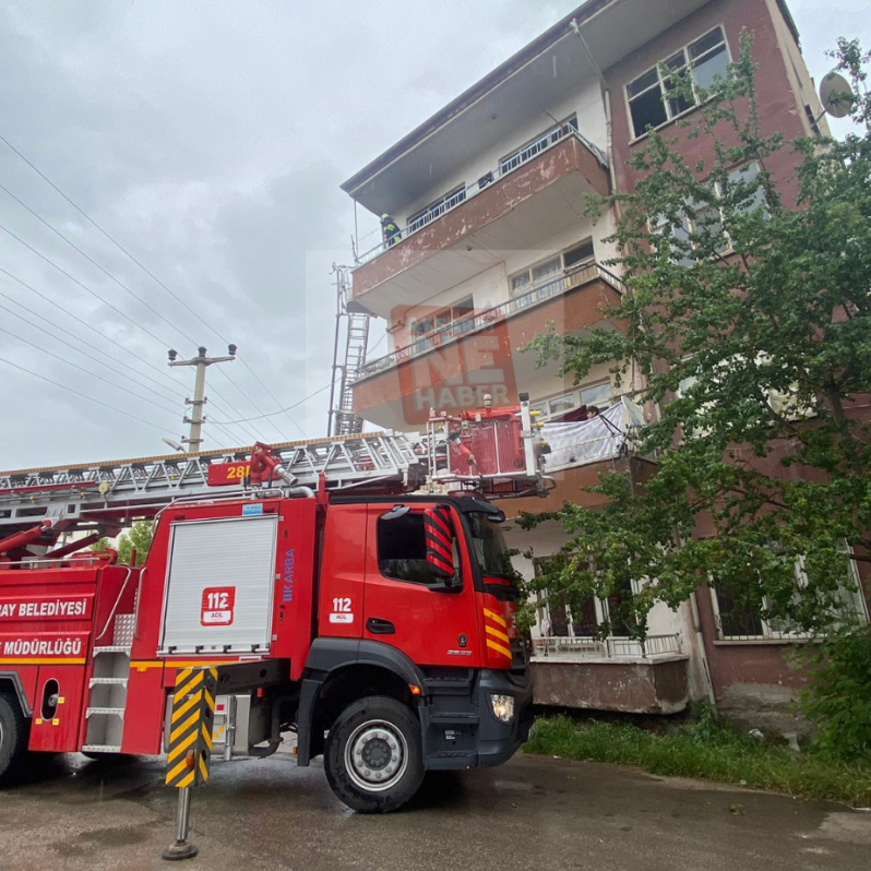 Aksaray'da evde çıkan yangında bir kişi dumandan etkilendi #1