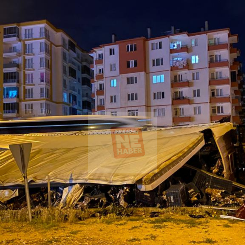 Aksaray'da tır devrildi sürücüsü yaralandı #1