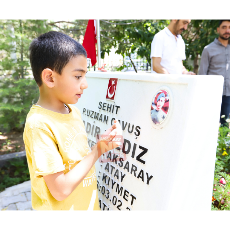 Aksaray'da Bayram arifesinde şehitlik ve mezarlıkta yoğunluk #1