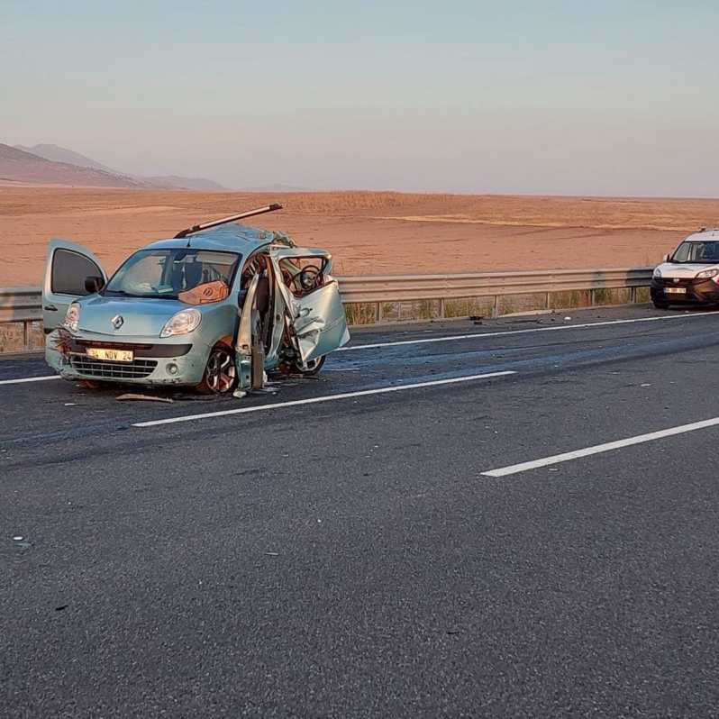 Aksaray'da tır hafif ticari araca çarptı 1 ölü 2 yaralı #2