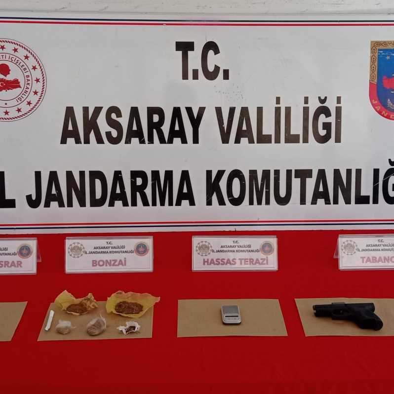 Aksaray'da uyuşturucu operasyonunda yakalanan 7 kişiden 3'ü tutuklandı #1