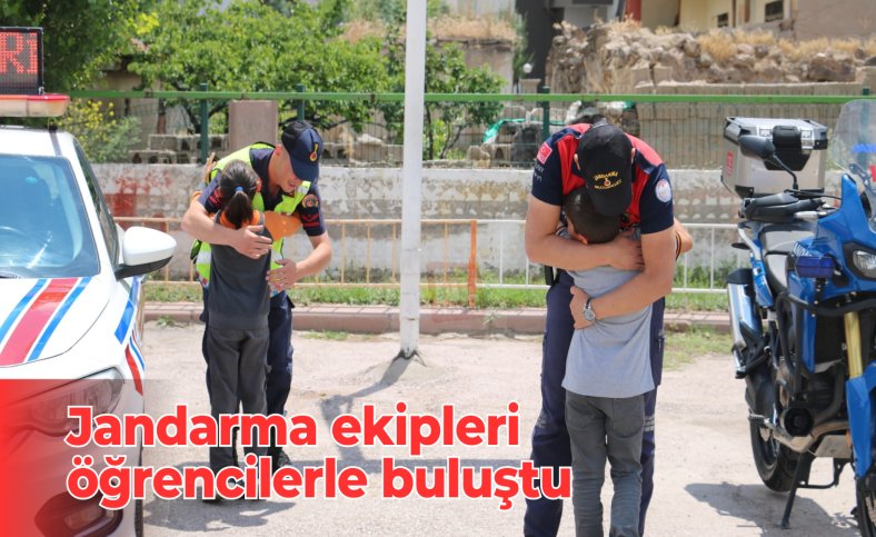 Jandarma ekipleri öğrencilerle buluştu