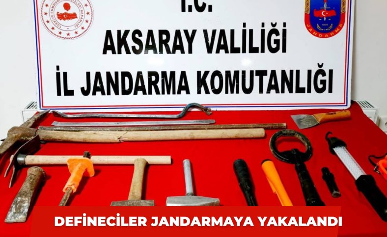 Defineciler jandarmaya yakalandı