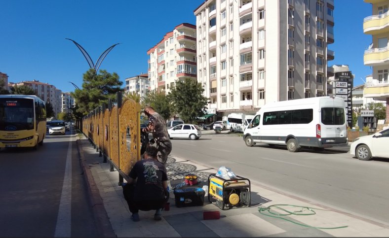 AKSARAY'DA YAYALAR YENİ ÜST GEÇİDE YÖNLENDİRİLECEK