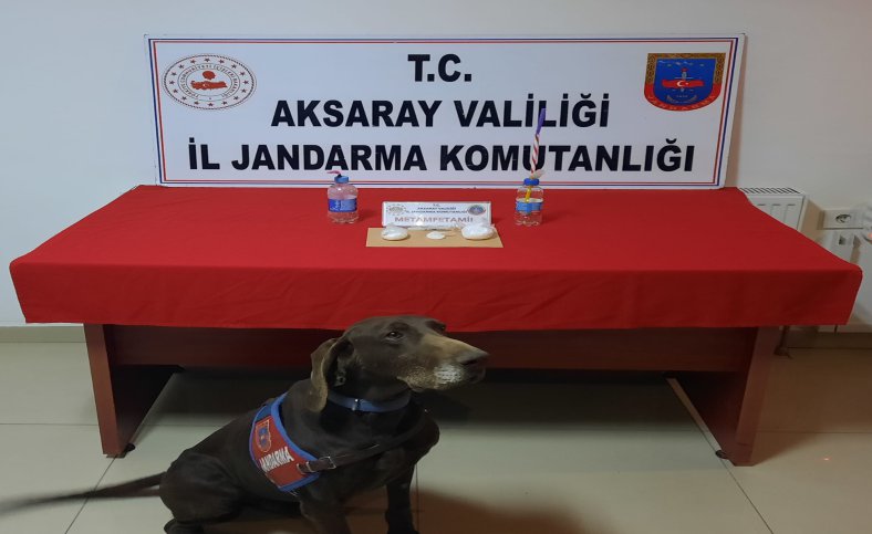 Uyuşturucu satıcısı iki kişi yakalandı