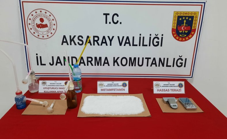 AKSARAY'DA EVİNDE UYUŞTURUCU İMAL EDİP SATAN M.G TUTUKLANDI