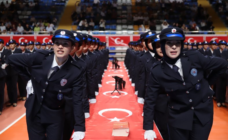 AKSARAY'DA 280 KADIN POLİS ADAYI MEZUN OLDU